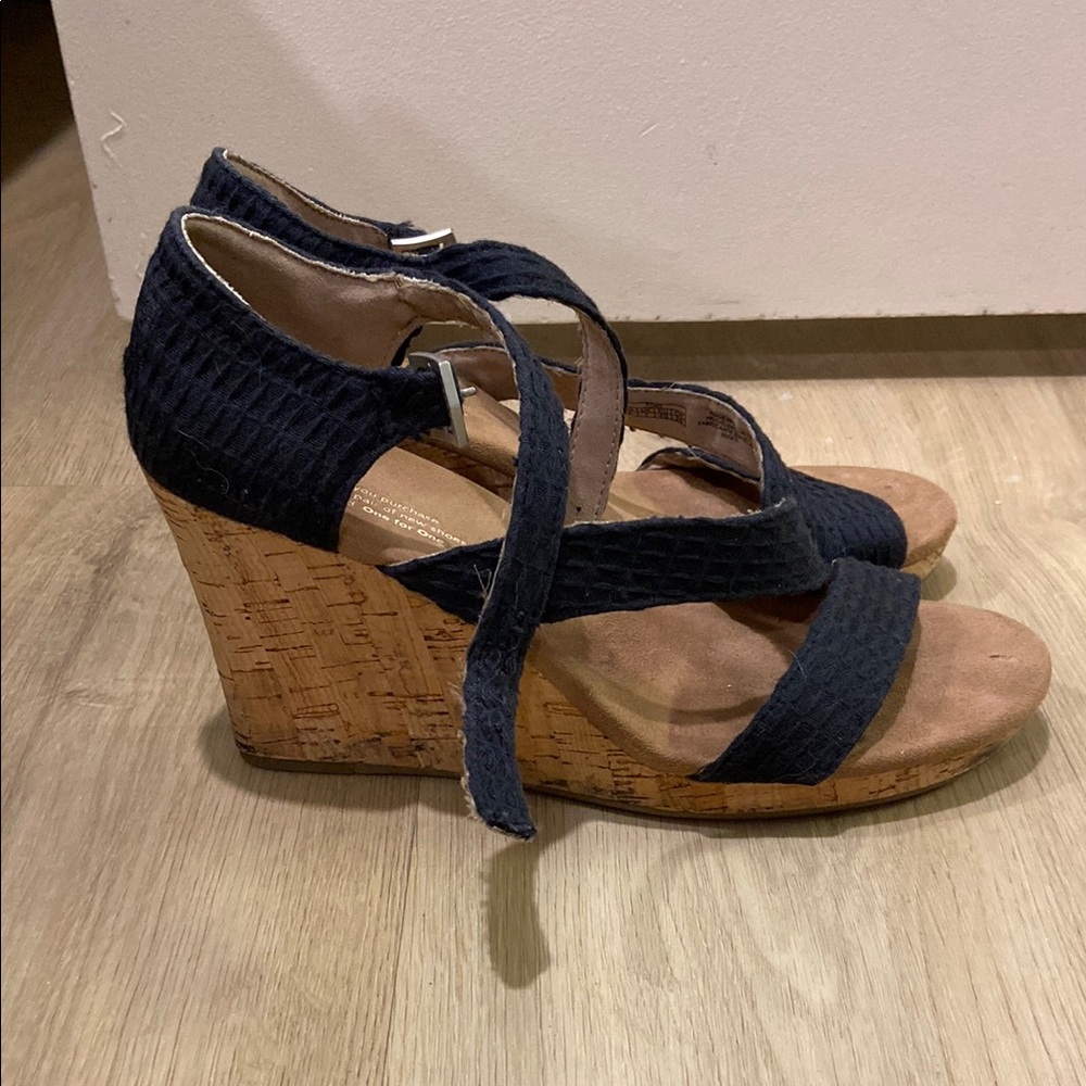Stylish Black Wedge Sandals